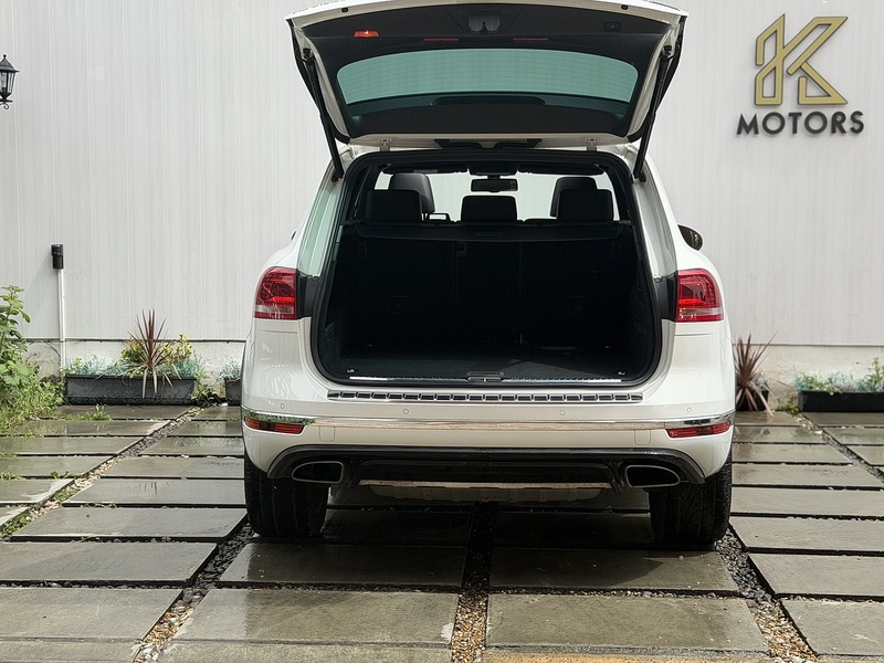 Volkswagen Touareg 3.0 TDI V6 BlueMotion Tech R-Line SUV 5dr Diesel Tiptronic 4WD Euro 6 (s/s) (262 ps) - U583