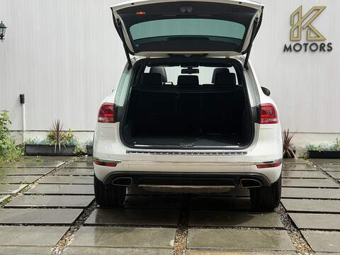 Volkswagen Touareg 3.0 TDI V6 BlueMotion Tech R-Line SUV 5dr Diesel Tiptronic 4WD Euro 6 (s/s) (262 ps) - U583