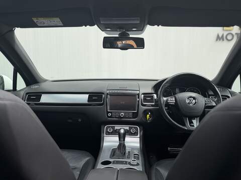 Volkswagen Touareg 3.0 TDI V6 BlueMotion Tech R-Line SUV 5dr Diesel Tiptronic 4WD Euro 6 (s/s) (262 ps) - U583
