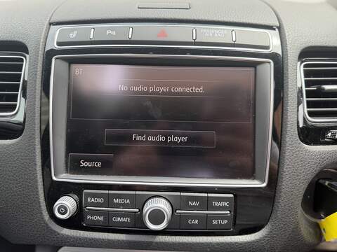 Volkswagen Touareg 3.0 TDI V6 BlueMotion Tech R-Line SUV 5dr Diesel Tiptronic 4WD Euro 6 (s/s) (262 ps) - U583