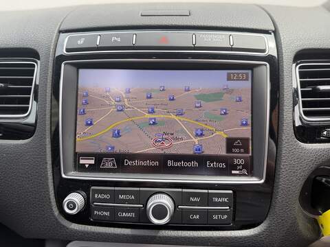 Volkswagen Touareg 3.0 TDI V6 BlueMotion Tech R-Line SUV 5dr Diesel Tiptronic 4WD Euro 6 (s/s) (262 ps) - U583
