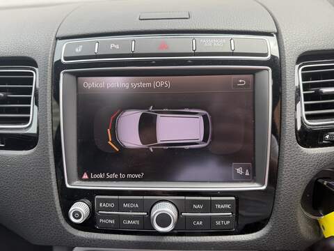 Volkswagen Touareg 3.0 TDI V6 BlueMotion Tech R-Line SUV 5dr Diesel Tiptronic 4WD Euro 6 (s/s) (262 ps) - U583