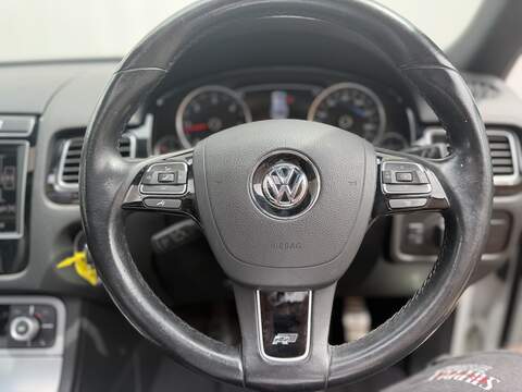 Volkswagen Touareg 3.0 TDI V6 BlueMotion Tech R-Line SUV 5dr Diesel Tiptronic 4WD Euro 6 (s/s) (262 ps) - U583