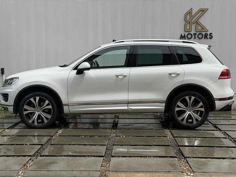 Volkswagen Touareg 3.0 TDI V6 BlueMotion Tech R-Line SUV 5dr Diesel Tiptronic 4WD Euro 6 (s/s) (262 ps) - U583