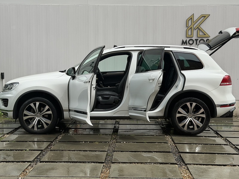Volkswagen Touareg 3.0 TDI V6 BlueMotion Tech R-Line SUV 5dr Diesel Tiptronic 4WD Euro 6 (s/s) (262 ps) - U583