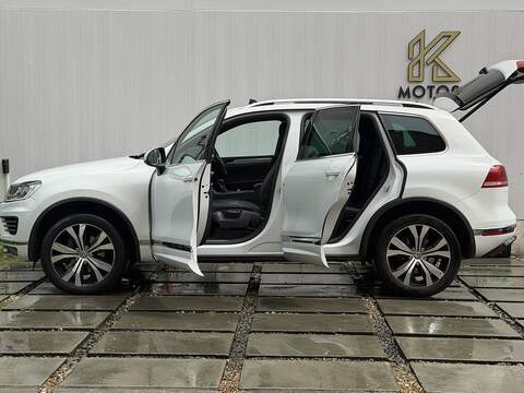 Volkswagen Touareg 3.0 TDI V6 BlueMotion Tech R-Line SUV 5dr Diesel Tiptronic 4WD Euro 6 (s/s) (262 ps) - U583