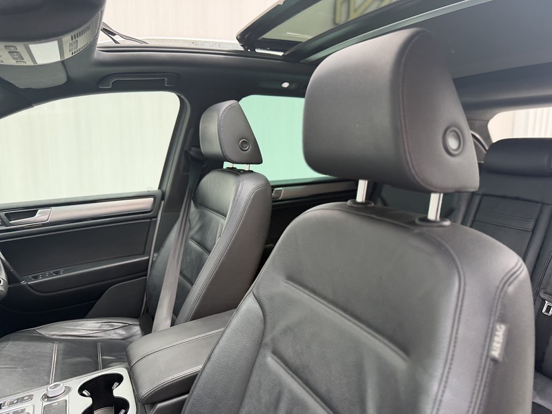 Volkswagen Touareg 3.0 TDI V6 BlueMotion Tech R-Line SUV 5dr Diesel Tiptronic 4WD Euro 6 (s/s) (262 ps) - U583