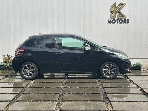 Peugeot 208 1.2 VTi PureTech Style Hatchback 3dr Petrol Manual Euro 6 (82 ps) - U623