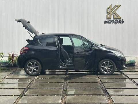 Peugeot 208 1.2 VTi PureTech Style Hatchback 3dr Petrol Manual Euro 6 (82 ps) - U623