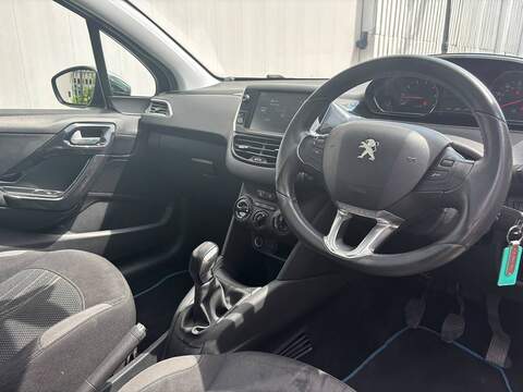 Peugeot 208 1.2 VTi PureTech Style Hatchback 3dr Petrol Manual Euro 6 (82 ps) - U623