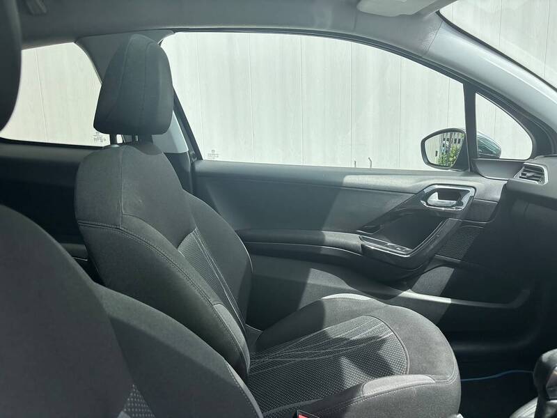 Peugeot 208 1.2 VTi PureTech Style Hatchback 3dr Petrol Manual Euro 6 (82 ps) - U623