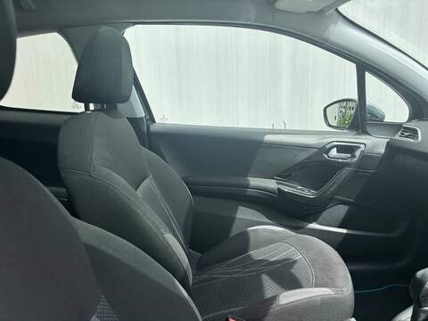 Peugeot 208 1.2 VTi PureTech Style Hatchback 3dr Petrol Manual Euro 6 (82 ps) - U623