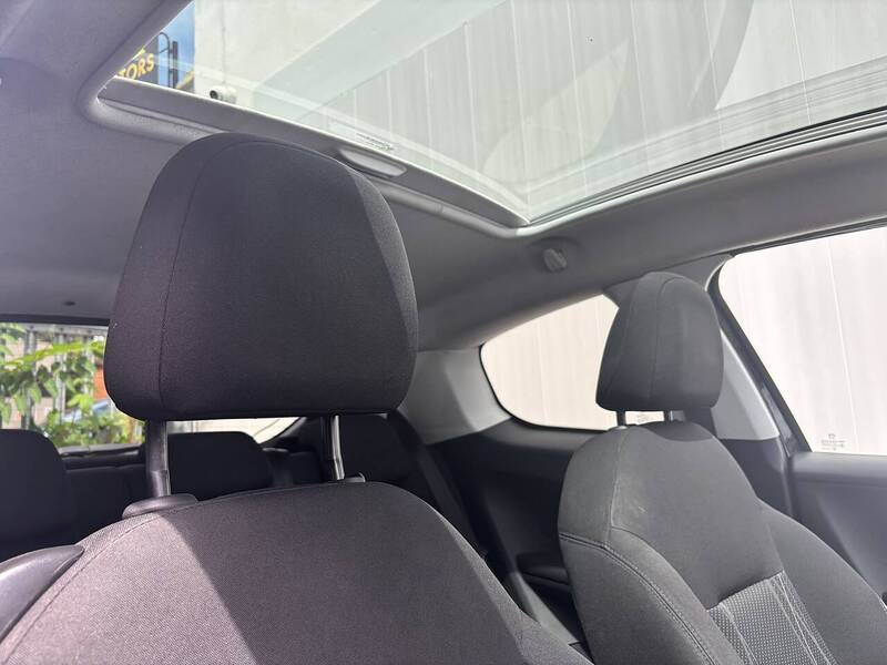 Peugeot 208 1.2 VTi PureTech Style Hatchback 3dr Petrol Manual Euro 6 (82 ps) - U623