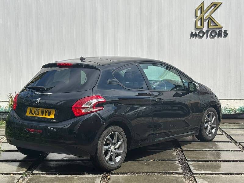 Peugeot 208 1.2 VTi PureTech Style Hatchback 3dr Petrol Manual Euro 6 (82 ps) - U623