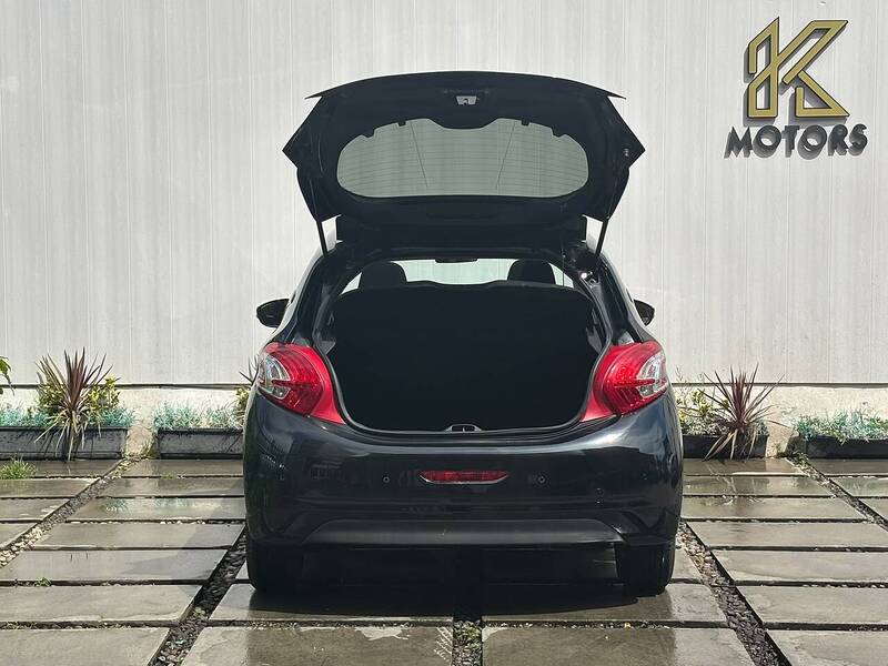 Peugeot 208 1.2 VTi PureTech Style Hatchback 3dr Petrol Manual Euro 6 (82 ps) - U623