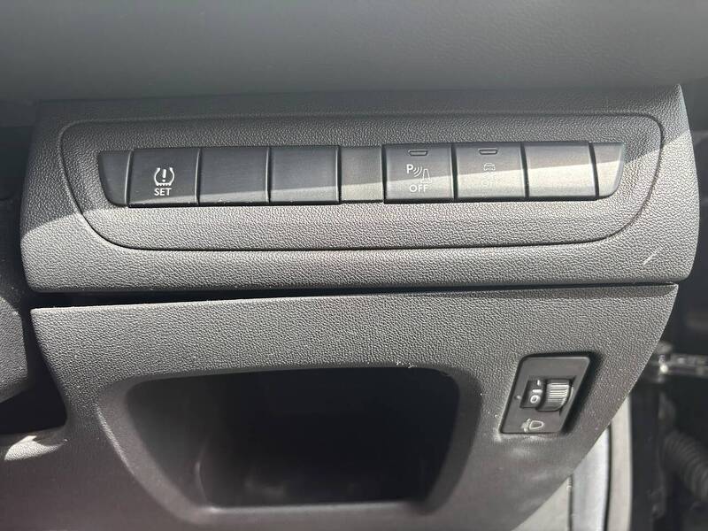 Peugeot 208 1.2 VTi PureTech Style Hatchback 3dr Petrol Manual Euro 6 (82 ps) - U623