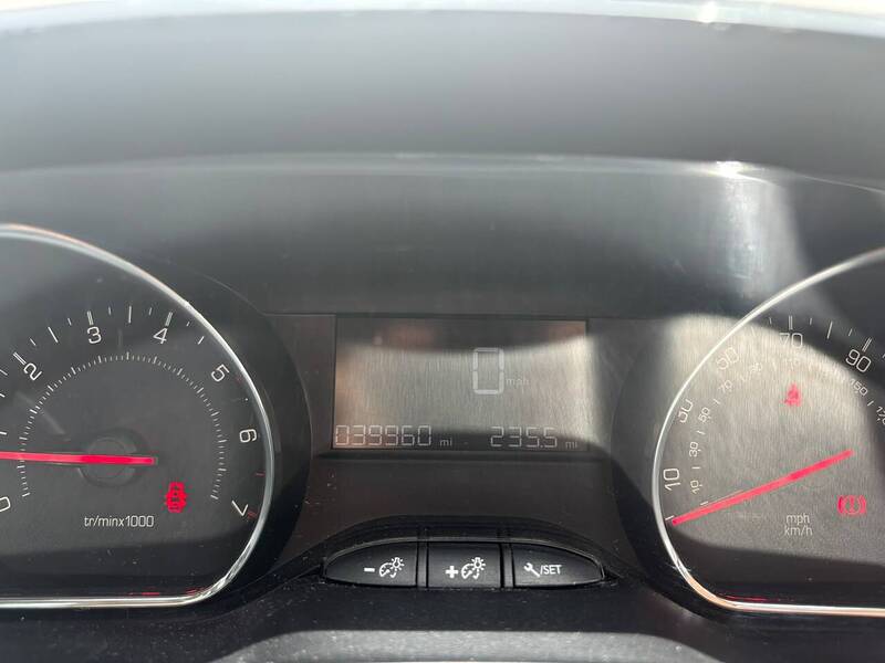 Peugeot 208 1.2 VTi PureTech Style Hatchback 3dr Petrol Manual Euro 6 (82 ps) - U623
