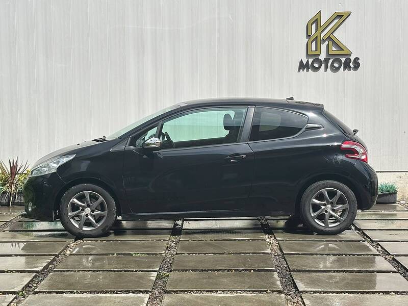 Peugeot 208 1.2 VTi PureTech Style Hatchback 3dr Petrol Manual Euro 6 (82 ps) - U623