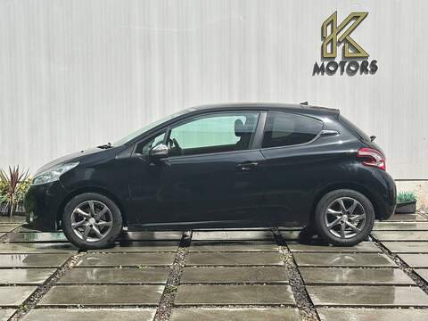 Peugeot 208 1.2 VTi PureTech Style Hatchback 3dr Petrol Manual Euro 6 (82 ps) - U623