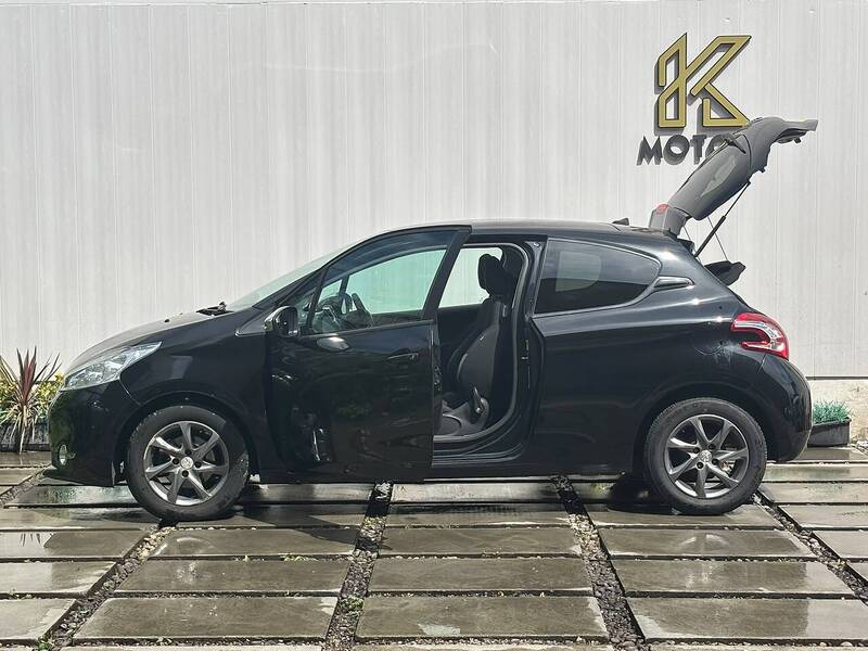 Peugeot 208 1.2 VTi PureTech Style Hatchback 3dr Petrol Manual Euro 6 (82 ps) - U623