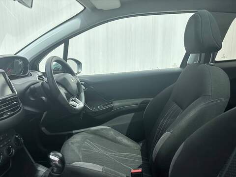 Peugeot 208 1.2 VTi PureTech Style Hatchback 3dr Petrol Manual Euro 6 (82 ps) - U623