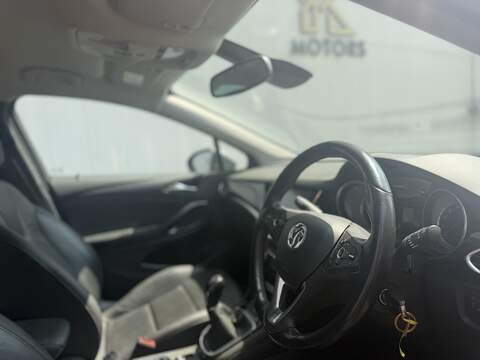 Vauxhall Astra 1.4i Turbo Elite Nav Hatchback 5dr Petrol Manual Euro 6 (150 ps) - U655