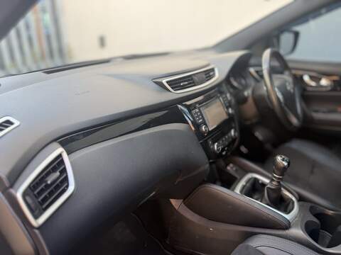 Nissan Qashqai 1.2 DIG-T N-Vision SUV 5dr Petrol Manual 2WD Euro 6 (s/s) (115 ps) - U658