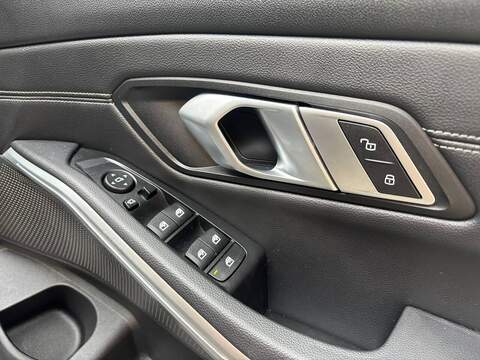 BMW 3 Series 2.0 330i M Sport Saloon 4dr Petrol Auto Euro 6 (s/s) (258 ps) - U666