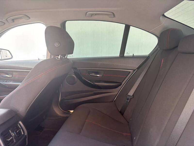 BMW 3 Series 2.0 320d Sport Saloon 4dr Diesel Auto Euro 5 (s/s) (184 ps) - U680