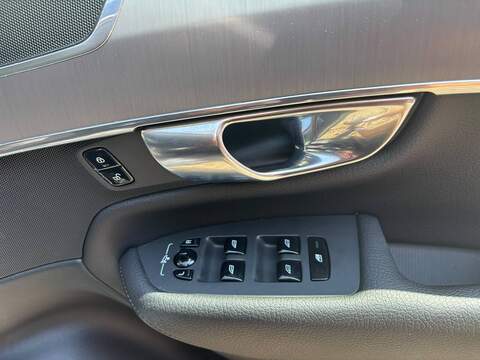 Volvo XC90 B5 MHEV Core - U681