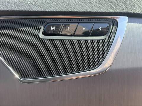 Volvo XC90 B5 MHEV Core - U681