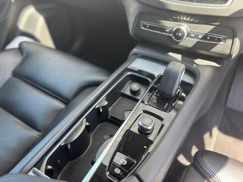 Volvo XC90 B5 MHEV Core - U681