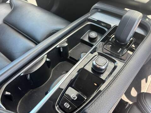 Volvo XC90 B5 MHEV Core - U681