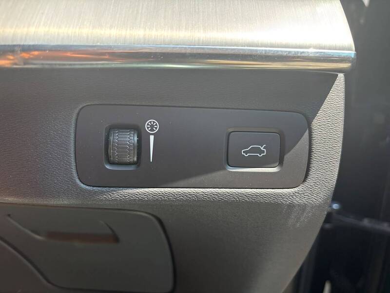 Volvo XC90 B5 MHEV Core - U681
