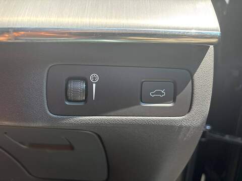 Volvo XC90 B5 MHEV Core - U681