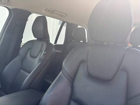 Volvo XC90 B5 MHEV Core - U681