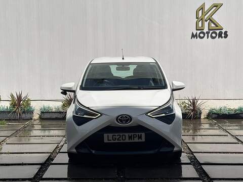 Toyota AYGO 1.0 VVT-i x-play Hatchback 5dr Petrol x-shift Euro 6 (71 ps) - U685