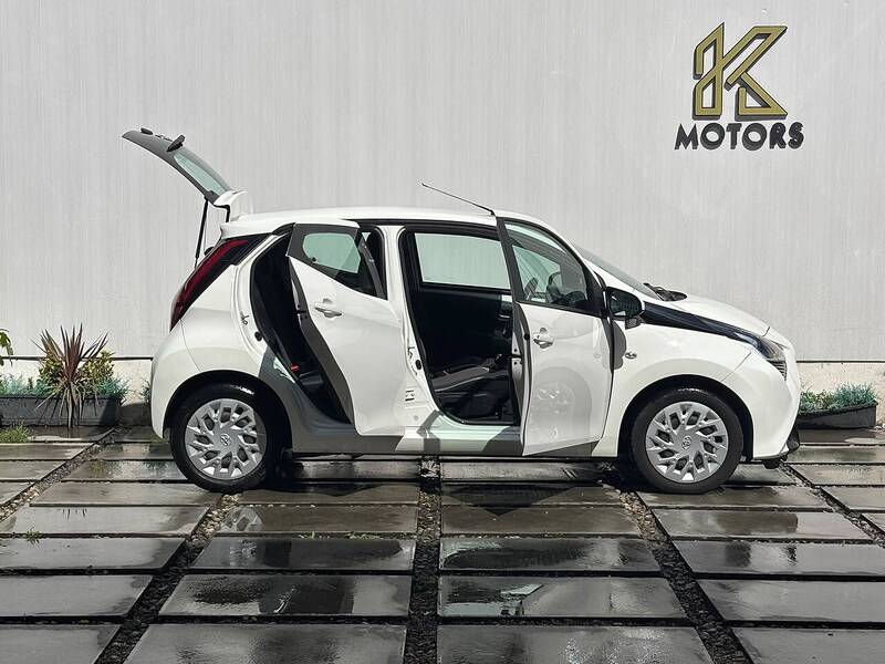 Toyota AYGO 1.0 VVT-i x-play Hatchback 5dr Petrol x-shift Euro 6 (71 ps) - U685