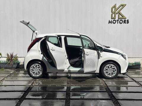 Toyota AYGO 1.0 VVT-i x-play Hatchback 5dr Petrol x-shift Euro 6 (71 ps) - U685