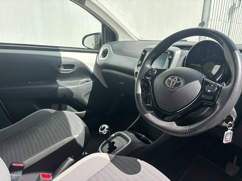 Toyota AYGO 1.0 VVT-i x-play Hatchback 5dr Petrol x-shift Euro 6 (71 ps) - U685