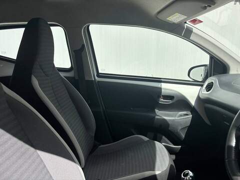 Toyota AYGO 1.0 VVT-i x-play Hatchback 5dr Petrol x-shift Euro 6 (71 ps) - U685