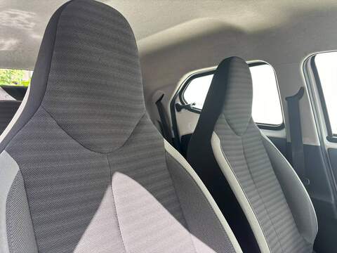 Toyota AYGO 1.0 VVT-i x-play Hatchback 5dr Petrol x-shift Euro 6 (71 ps) - U685