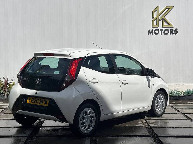 Toyota AYGO 1.0 VVT-i x-play Hatchback 5dr Petrol x-shift Euro 6 (71 ps) - U685
