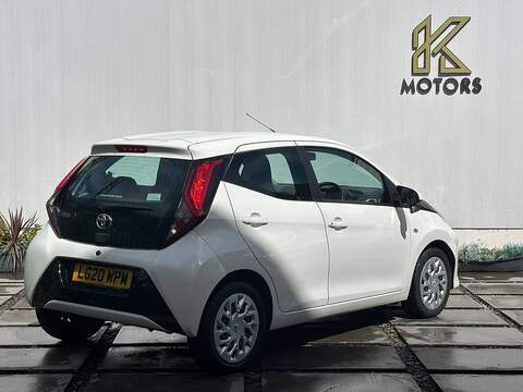 Toyota AYGO 1.0 VVT-i x-play Hatchback 5dr Petrol x-shift Euro 6 (71 ps) - U685
