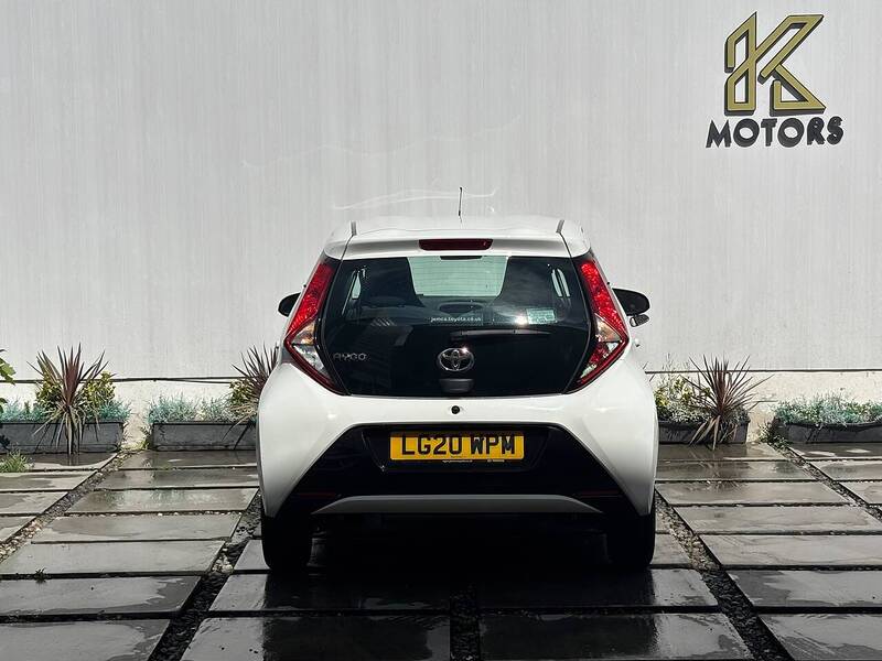 Toyota AYGO 1.0 VVT-i x-play Hatchback 5dr Petrol x-shift Euro 6 (71 ps) - U685