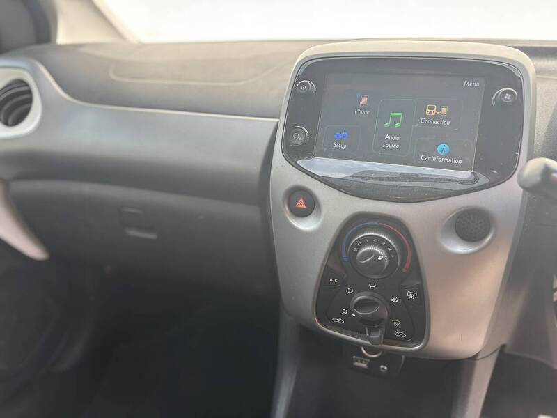 Toyota AYGO 1.0 VVT-i x-play Hatchback 5dr Petrol x-shift Euro 6 (71 ps) - U685