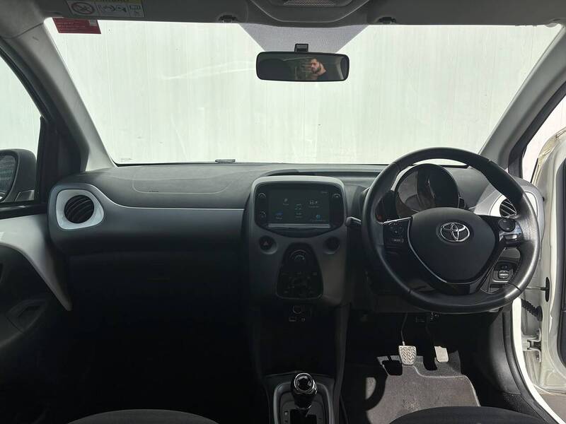 Toyota AYGO 1.0 VVT-i x-play Hatchback 5dr Petrol x-shift Euro 6 (71 ps) - U685