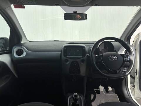 Toyota AYGO 1.0 VVT-i x-play Hatchback 5dr Petrol x-shift Euro 6 (71 ps) - U685