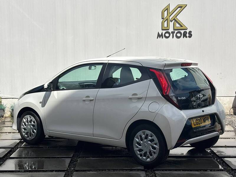 Toyota AYGO 1.0 VVT-i x-play Hatchback 5dr Petrol x-shift Euro 6 (71 ps) - U685