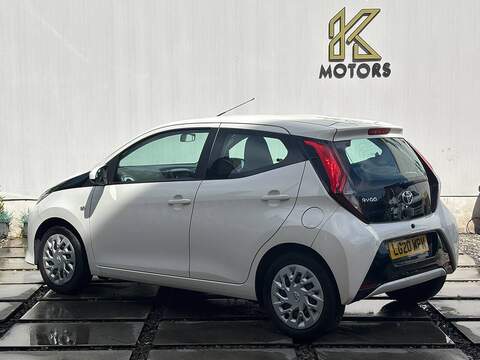 Toyota AYGO 1.0 VVT-i x-play Hatchback 5dr Petrol x-shift Euro 6 (71 ps) - U685